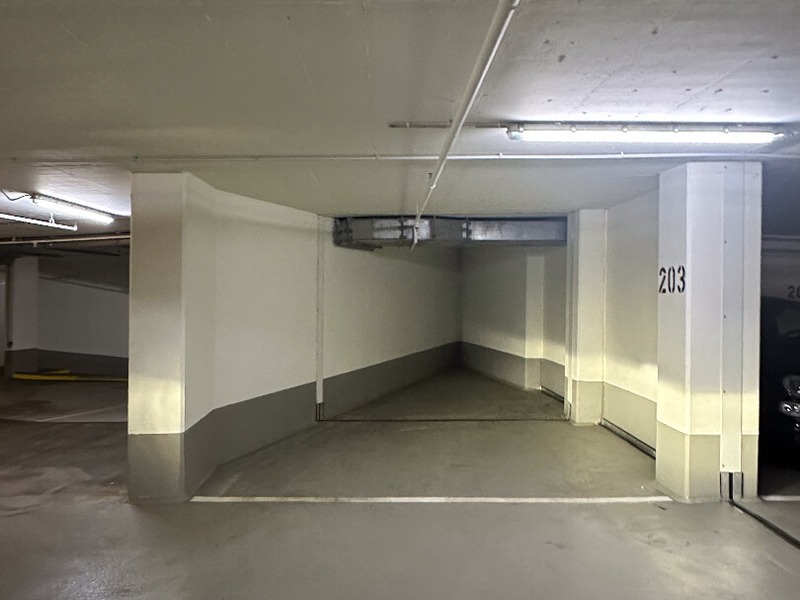 Großräumiger Tiefgaragenstellplatz mit Abstellmöglichkeit in der Innenstadt - Provisionsfrei - Bild 2