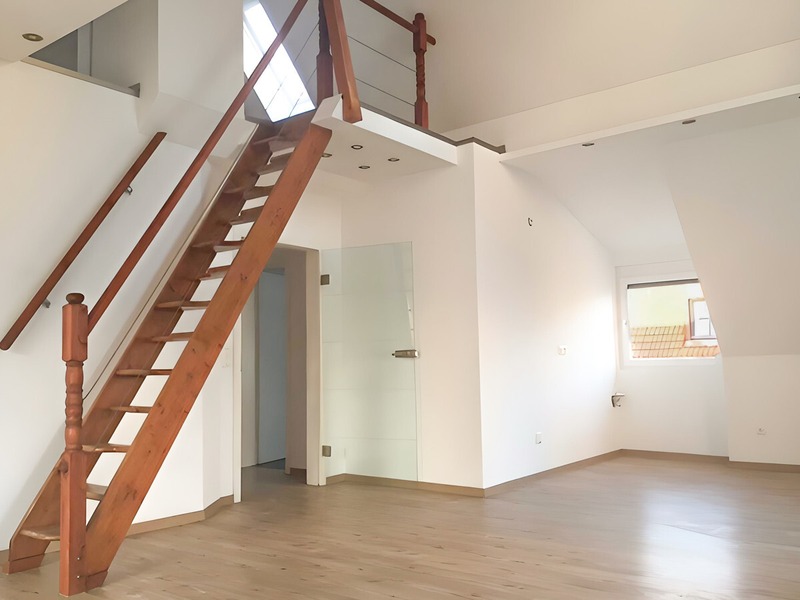 Charmante 3-Zimmer-Galeriewohnung mit Balkon in Augsburg-Oberhausen - Bild 2