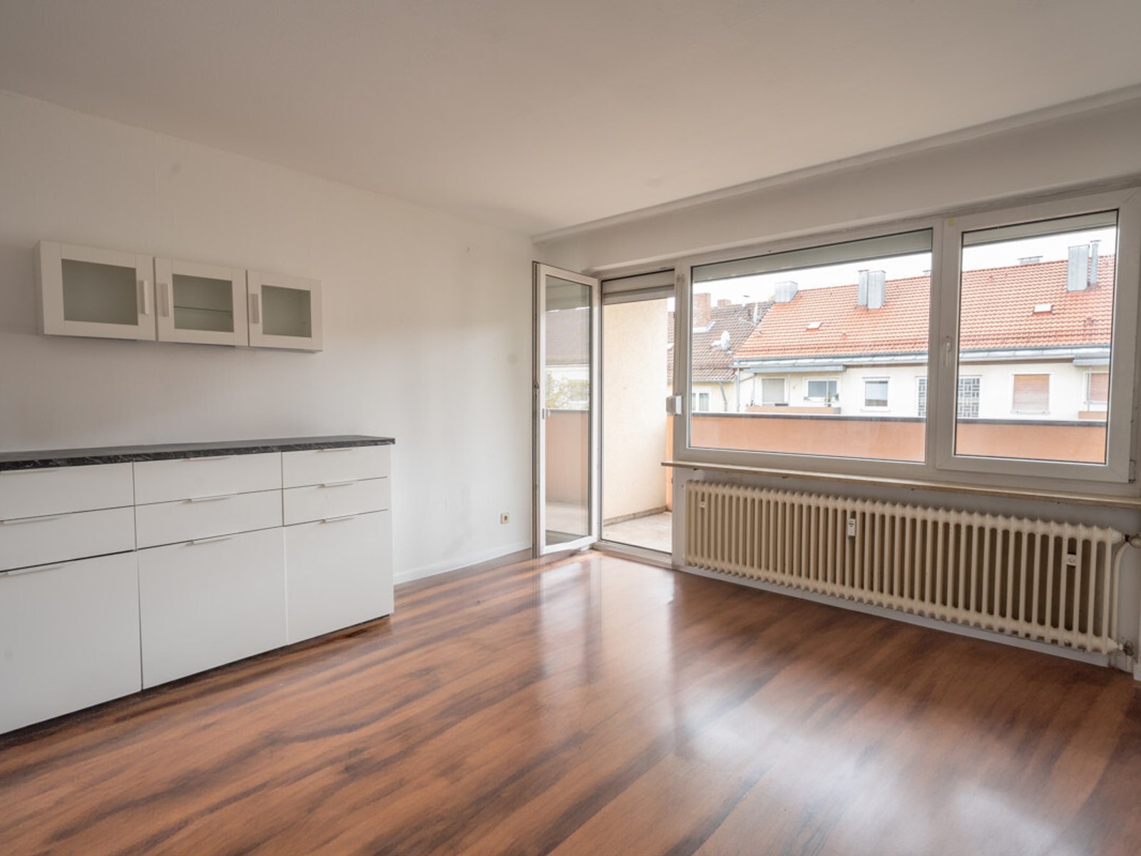Sonniges Appartement mit großem Balkon – Aufzug – Küche – neues Bad in St. Johannis