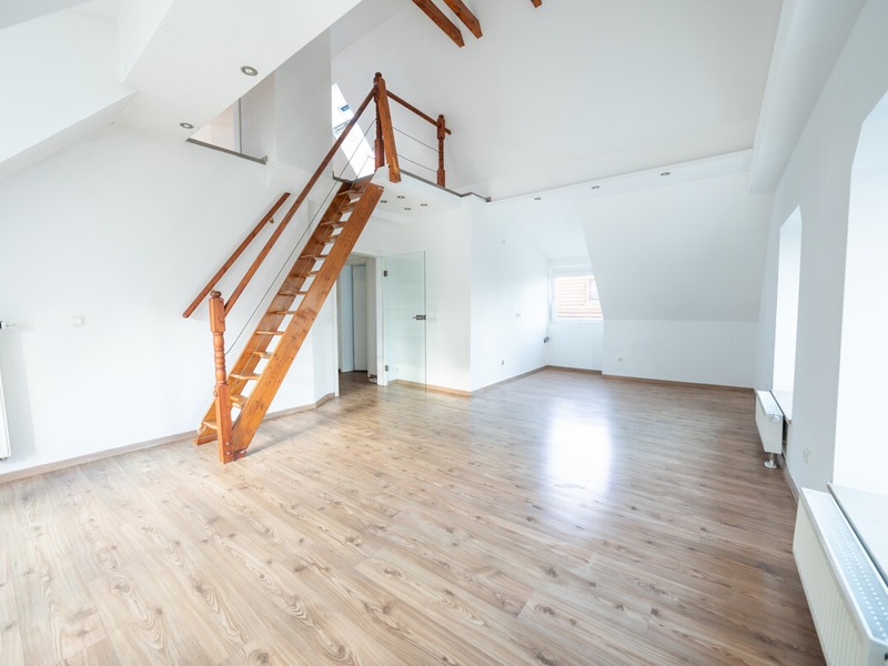 Helle 3-Zimmer-Galeriewohnung im modernisierten Altbau: Ihr Rückzugsort in Augsburg-Oberhausen