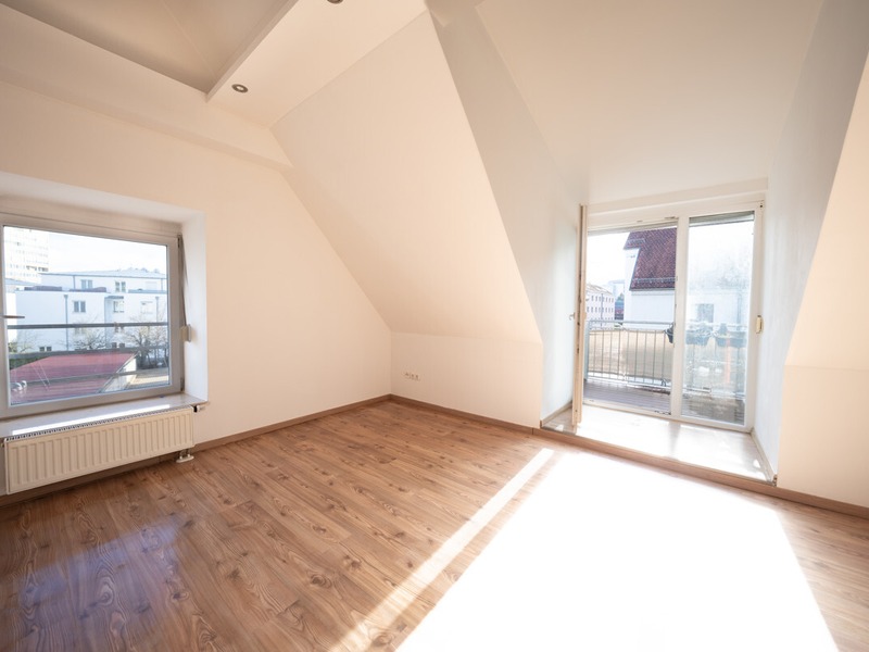 Helle 3-Zimmer-Galeriewohnung im modernisierten Altbau: Ihr Rückzugsort in Augsburg-Oberhausen - Bild 2