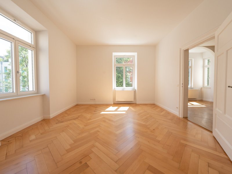 Stilvolle Eleganz in historischer Architektur – Erstbezug nach luxuriöser Kernsanierung - Bild 2