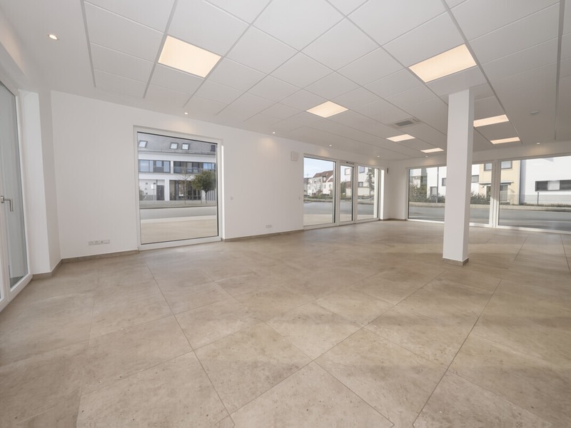 Neubau: Moderne & Lichtdurchflutete Gewerbefläche im Zentrum von Leitershofen zu vermieten - Bild 5