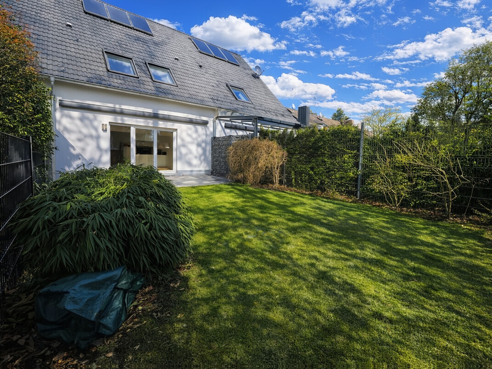 Großzügiges Reihenmittelhaus mit Garten in Schwaig-Behringersdorf zu vermieten - Neuwertig!