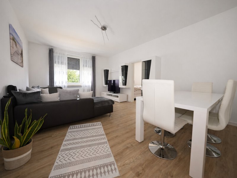 Renovierte Wohnung mit großer Dachterrasse in Neusäß zu vermieten - Bild 2