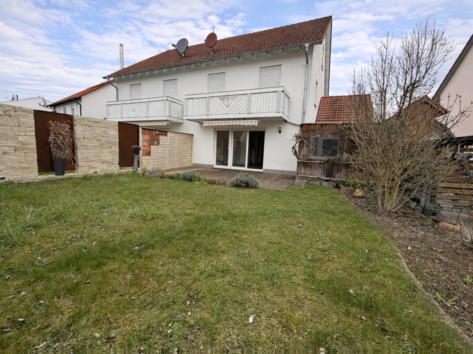 AUX IMMO l Familienfreundliche Doppelhaushälfte in Dillingen zu vermieten