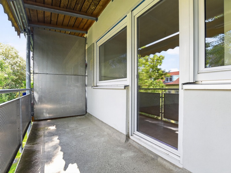 Helles Einzimmerapartment mit Loggia und Blick ins Grüne - Bild 9