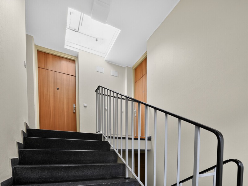 Helles Einzimmerapartment mit Loggia und Blick ins Grüne - Bild 13
