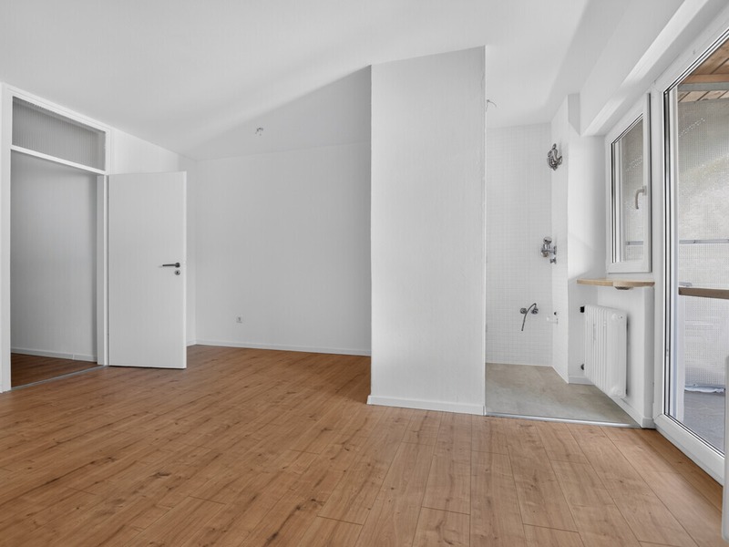 Helles Einzimmerapartment mit Loggia und Blick ins Grüne