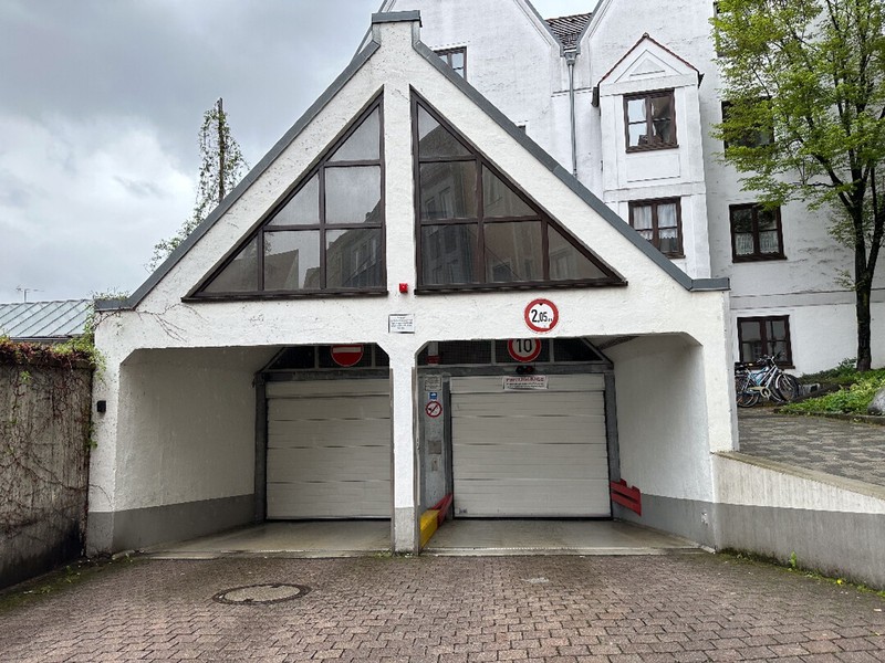 Großräumiger Tiefgaragenstellplatz mit Abstellmöglichkeit in der Innenstadt - Provisionsfrei
