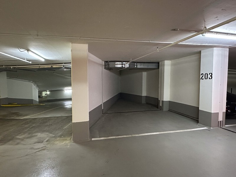 Großräumiger Tiefgaragenstellplatz mit Abstellmöglichkeit in der Innenstadt - Provisionsfrei - Bild 3