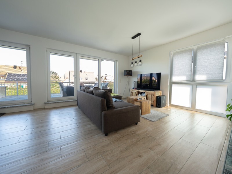 Neuwertige 3 Zimmer Wohnung mit Küche und Dachterrasse in Kissing zu vermieten - Bild 4