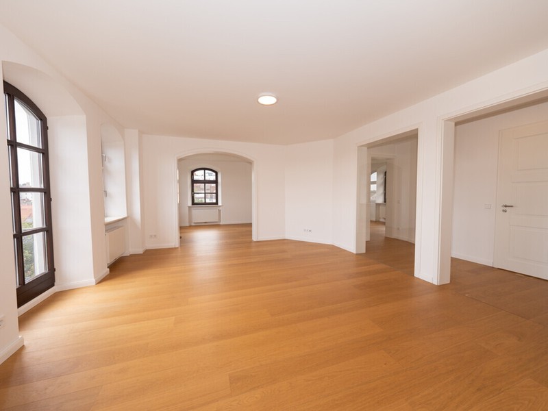 Exklusive Wohnung mit einzigartigem Ausblick und großer Dachterrasse - Bild 10