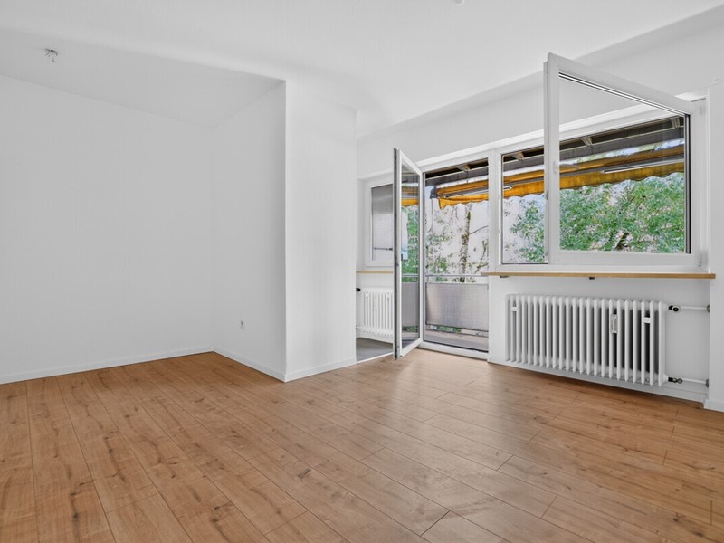 Helles Einzimmerapartment mit Loggia und Blick ins Grüne