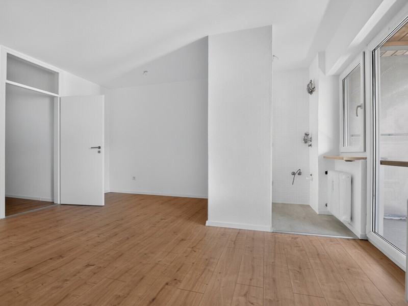 Helles Einzimmerapartment mit Loggia und Blick ins Grüne - Bild 4